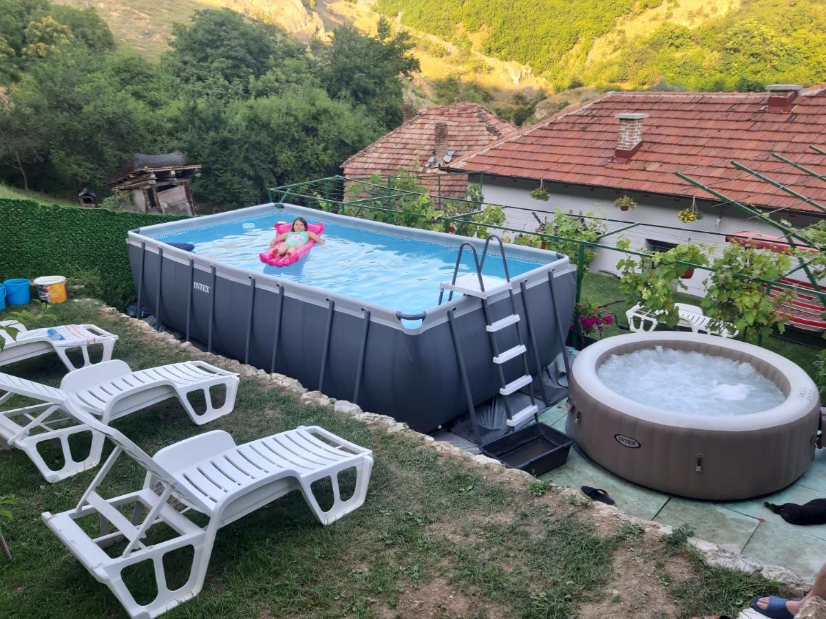 Vila Mir Pirot Buitenkant foto