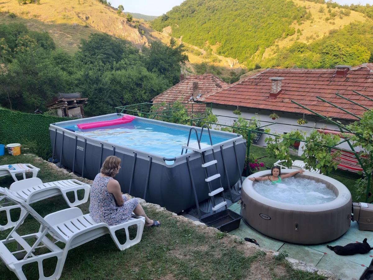 Vila Mir Pirot Buitenkant foto